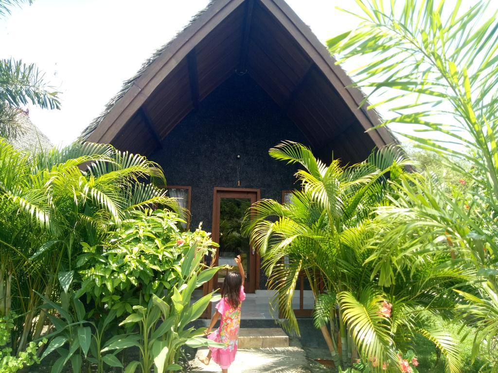 Отель Rose Bungalow Pemenang Экстерьер фото
