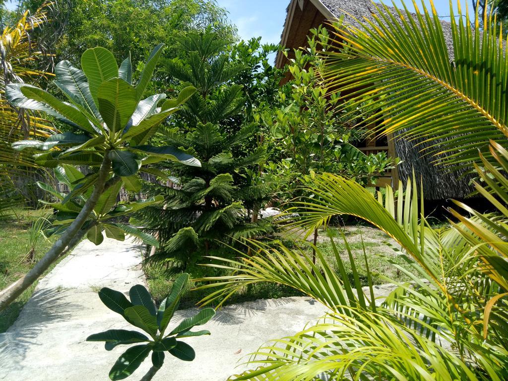 Отель Rose Bungalow Pemenang Экстерьер фото