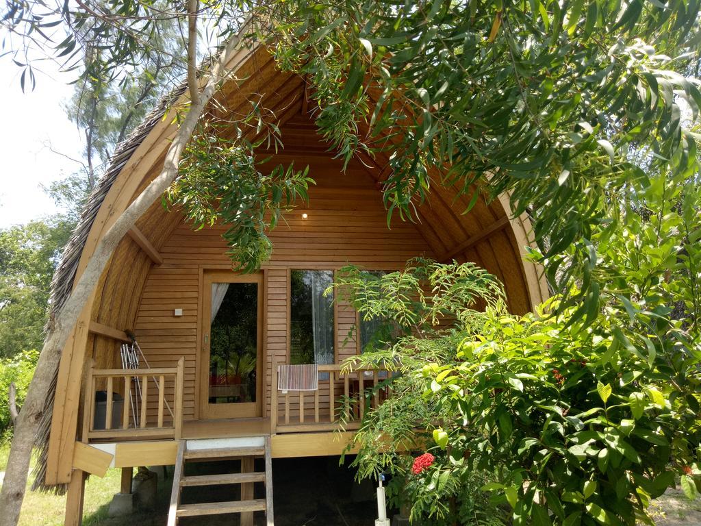 Отель Rose Bungalow Pemenang Экстерьер фото