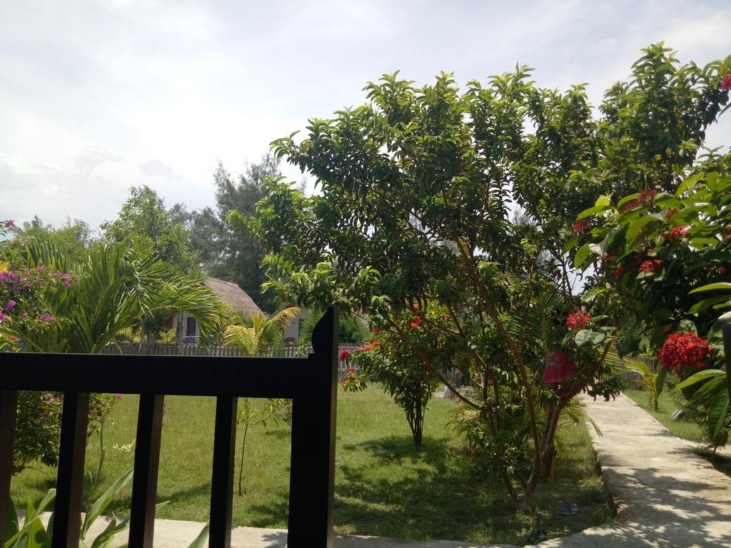 Отель Rose Bungalow Pemenang Экстерьер фото