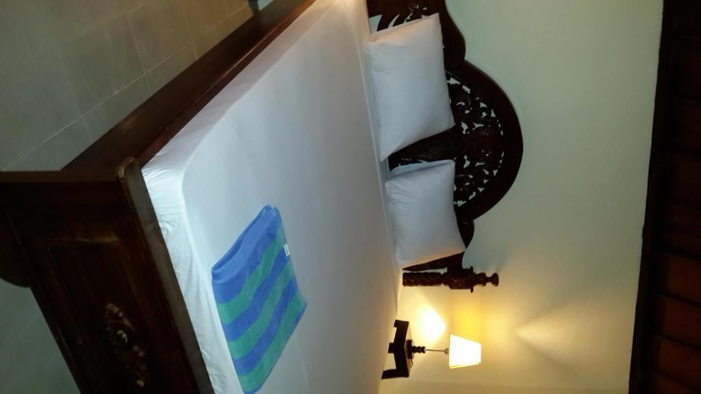 Отель Rose Bungalow Pemenang Экстерьер фото