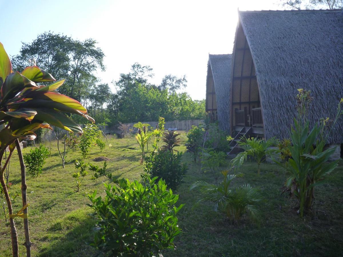 Отель Rose Bungalow Pemenang Экстерьер фото